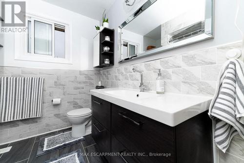 43 Adorn Court, Hamilton, ON - Indoor Photo Showing Bathroom