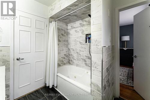 43 Adorn Court, Hamilton, ON - Indoor Photo Showing Bathroom