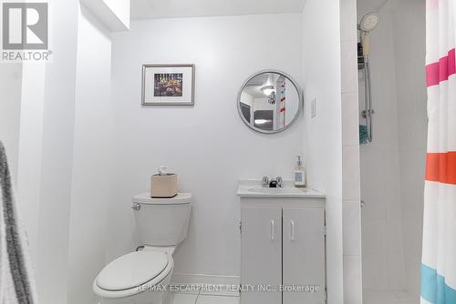 43 Adorn Court, Hamilton, ON - Indoor Photo Showing Bathroom