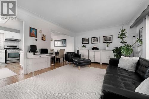 43 Adorn Court, Hamilton, ON - Indoor Photo Showing Living Room