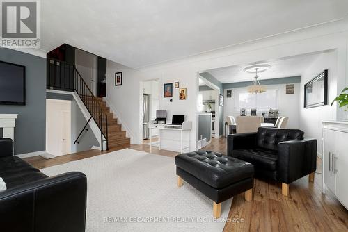 43 Adorn Court, Hamilton, ON - Indoor Photo Showing Living Room