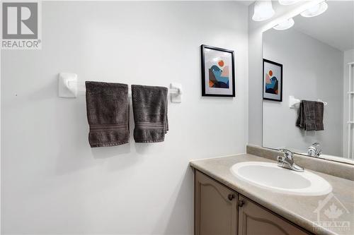 31 Yorkville Street, Ottawa, ON - Indoor Photo Showing Bathroom