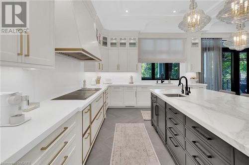 2217 Courrier Lane, Mississauga, ON - Indoor Photo Showing Kitchen With Upgraded Kitchen