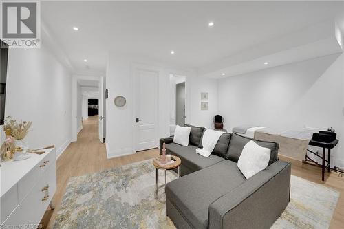 2217 Courrier Lane, Mississauga, ON - Indoor Photo Showing Living Room