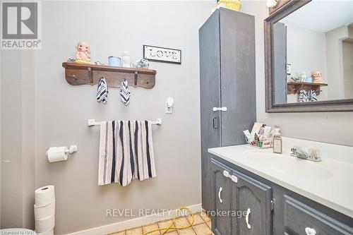 258 Mitchell Street, Port Colborne, ON - Indoor Photo Showing Bathroom