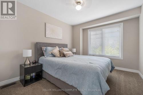 28 Pierre Trudeau Lane, Grimsby, ON - Indoor Photo Showing Bedroom