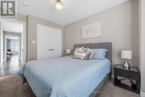 28 Pierre Trudeau Lane, Grimsby, ON - Indoor Photo Showing Bedroom