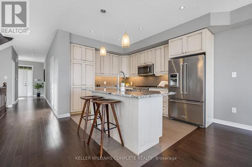 28 Pierre Trudeau Lane, Grimsby, ON - Indoor Photo Showing Kitchen With Upgraded Kitchen