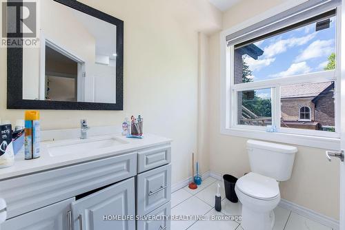 544 Dundas Street E, London, ON - Indoor Photo Showing Bathroom