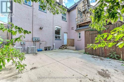 544 Dundas Street E, London, ON - Outdoor