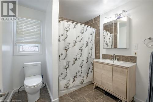 1 Plymouth Avenue, St. Catharines, ON - Indoor Photo Showing Bathroom