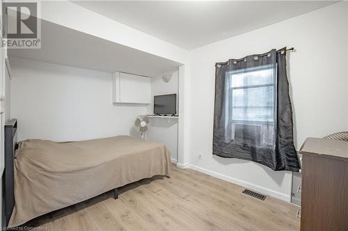 1 Plymouth Avenue, St. Catharines, ON - Indoor Photo Showing Bedroom