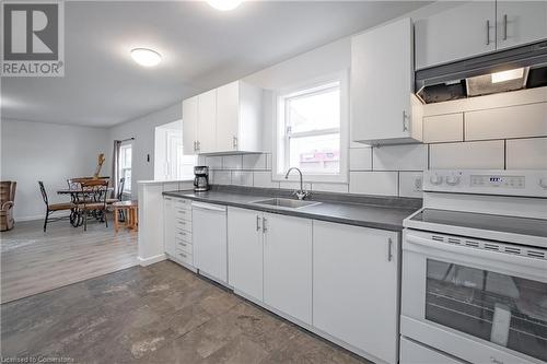 1 Plymouth Avenue, St. Catharines, ON - Indoor Photo Showing Kitchen