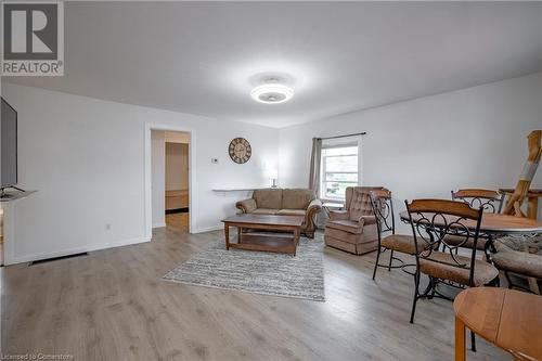 1 Plymouth Avenue, St. Catharines, ON - Indoor Photo Showing Living Room