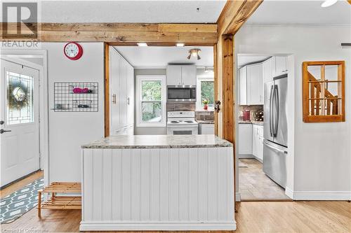 232 West 19Th Street, Hamilton, ON - Indoor Photo Showing Kitchen