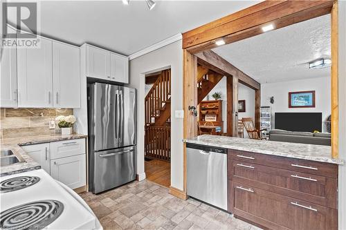 232 West 19Th Street, Hamilton, ON - Indoor Photo Showing Kitchen