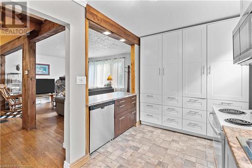 232 West 19Th Street, Hamilton, ON - Indoor Photo Showing Kitchen