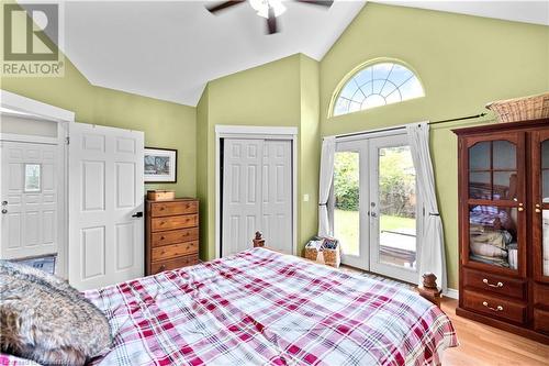 232 West 19Th Street, Hamilton, ON - Indoor Photo Showing Bedroom