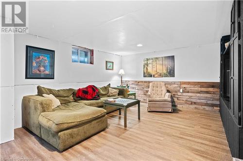 232 West 19Th Street, Hamilton, ON - Indoor Photo Showing Living Room