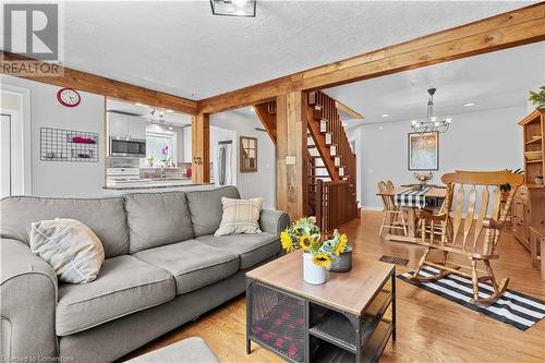 232 West 19Th Street, Hamilton, ON - Indoor Photo Showing Living Room