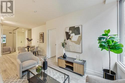 611 - 55 Mercer Street, Toronto, ON - Indoor Photo Showing Living Room