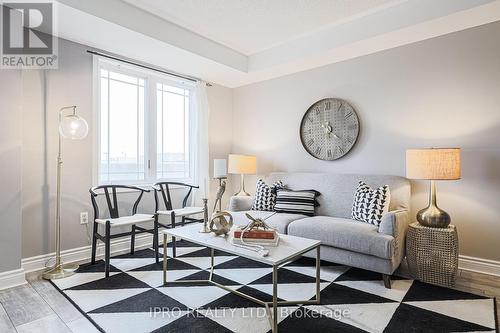 21 - 50 Hillcrest Avenue, Brampton, ON - Indoor Photo Showing Living Room