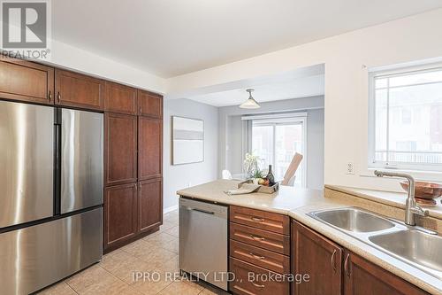 21 - 50 Hillcrest Avenue, Brampton, ON - Indoor Photo Showing Kitchen With Double Sink