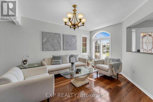 7287 Aldercrest Drive, Mississauga, ON - Indoor Photo Showing Living Room