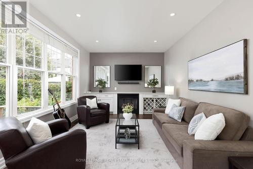 2457 Clayborne Place, Oakville, ON - Indoor Photo Showing Living Room