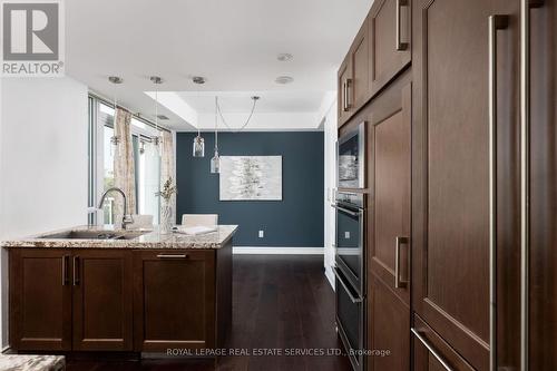 815 - 3500 Lakeshore Road W, Oakville, ON - Indoor Photo Showing Kitchen