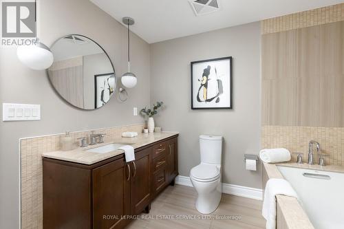 815 - 3500 Lakeshore Road W, Oakville, ON - Indoor Photo Showing Bathroom