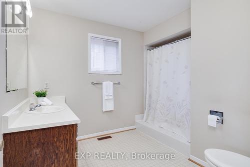 1964 Aldermead Road, Mississauga, ON - Indoor Photo Showing Bathroom