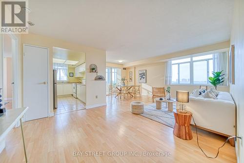 902 - 300 Webb Drive, Mississauga, ON - Indoor Photo Showing Living Room