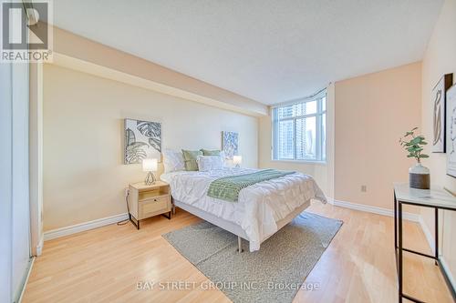 902 - 300 Webb Drive, Mississauga, ON - Indoor Photo Showing Bedroom