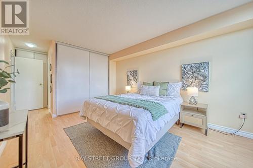 902 - 300 Webb Drive, Mississauga, ON - Indoor Photo Showing Bedroom