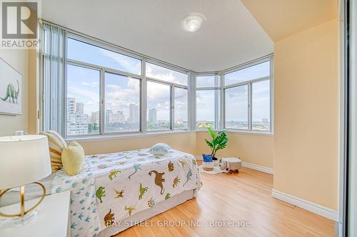 902 - 300 Webb Drive, Mississauga, ON - Indoor Photo Showing Bedroom