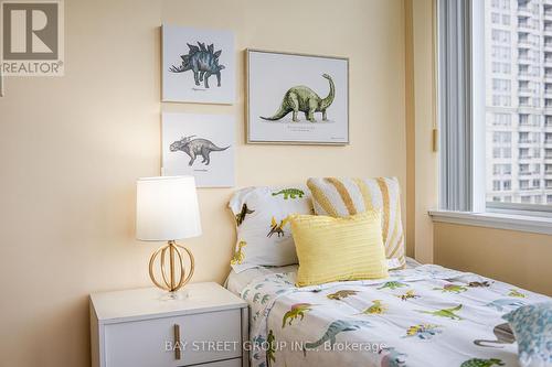 902 - 300 Webb Drive, Mississauga, ON - Indoor Photo Showing Bedroom