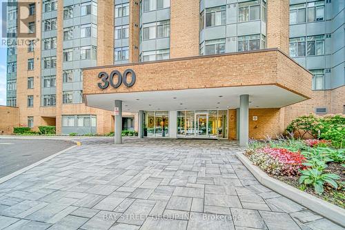 902 - 300 Webb Drive, Mississauga, ON - Outdoor