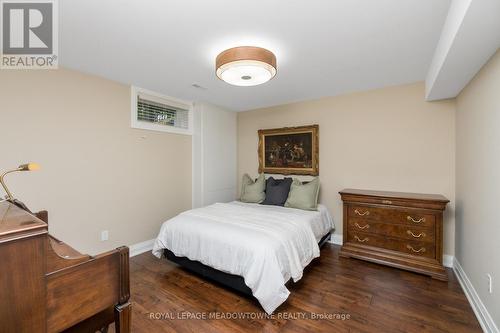 2057 Snow Crescent, Mississauga, ON - Indoor Photo Showing Bedroom