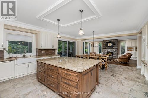 2057 Snow Crescent, Mississauga, ON - Indoor Photo Showing Kitchen