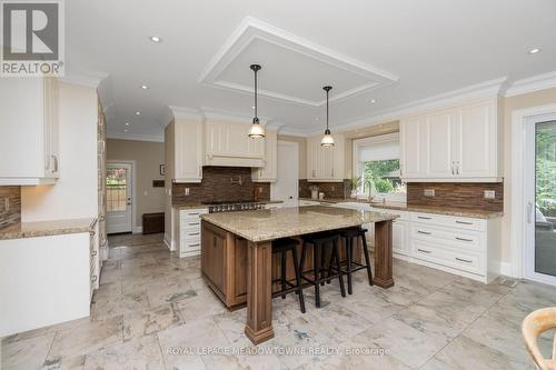 2057 Snow Crescent, Mississauga, ON - Indoor Photo Showing Kitchen With Upgraded Kitchen