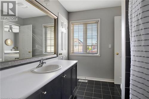 104 Drinkwater Drive, Cambridge, ON - Indoor Photo Showing Bathroom