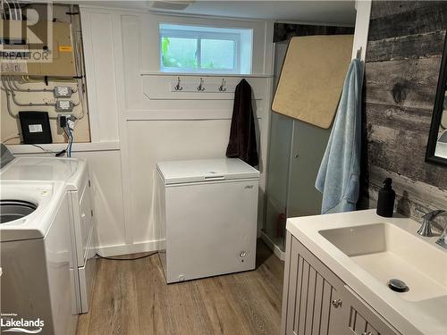 Bathroom - 76 Isabella Street, Parry Sound, ON - Indoor Photo Showing Laundry Room