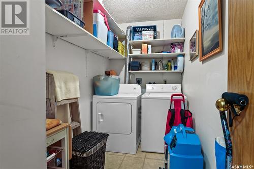 206 55 Wood Lily Drive, Moose Jaw, SK - Indoor Photo Showing Laundry Room