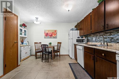 206 55 Wood Lily Drive, Moose Jaw, SK - Indoor Photo Showing Kitchen