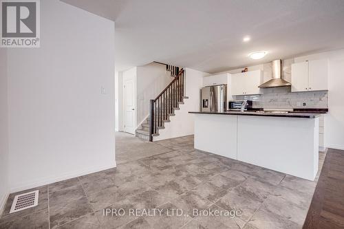 11 Shedrow Place, Kitchener, ON - Indoor Photo Showing Kitchen