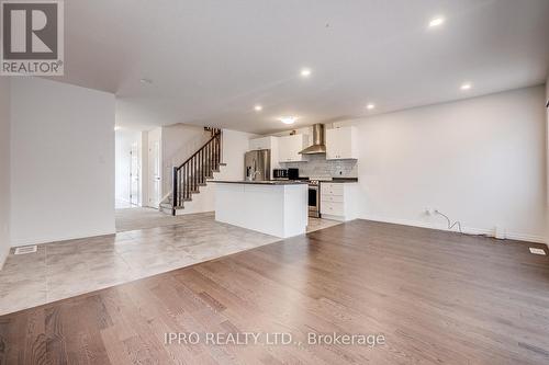 11 Shedrow Place, Kitchener, ON - Indoor Photo Showing Kitchen