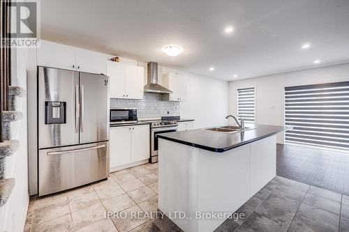 11 Shedrow Place, Kitchener, ON - Indoor Photo Showing Kitchen With Double Sink With Upgraded Kitchen