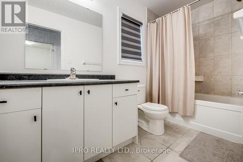 11 Shedrow Place, Kitchener, ON - Indoor Photo Showing Bathroom