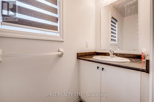 11 Shedrow Place, Kitchener, ON - Indoor Photo Showing Bathroom